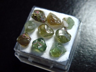 Demantoid Granat Lot in Box - Erongo, Namibia