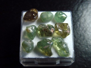 Demantoid Granat Lot in Box - Erongo, Namibia