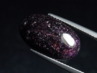 Sugilite 9,31 Ct. cabochon - Wessels mine, Kuruman, Southafrica