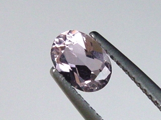 Petschite / violet Skapolite 0,61 Ct. oval Tanzania