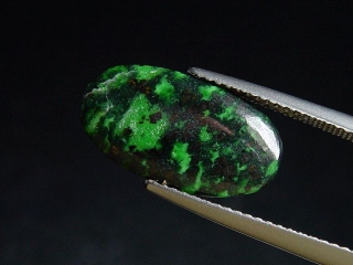 Spotted Jade 2,63 Ct. oval cabochon - Monte Viso, Piemont, Italy