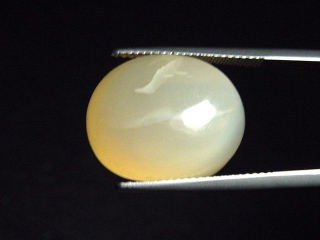 Moonstone 21,60 Ct. oval cabochon