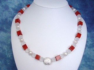 Coral necklace with Quartz & pearls 399,20 Ct. with 925 silver ammonite 56 cm