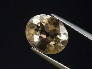 Topaz 5,11 Ct. bright brown natural color oval