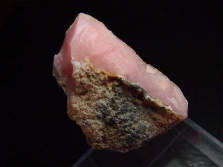 Pink Opal 37 mm rough - Arequipa, Peru