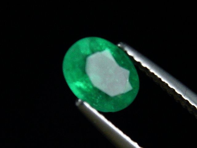 Emerald 0,97 Ct. fine green oval