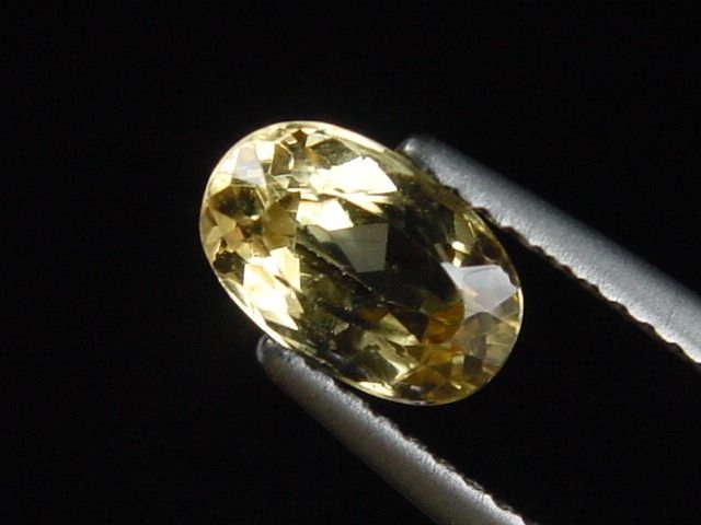 Chrysoberyl 1,36 Ct. oval Minas Gerais, Brazil