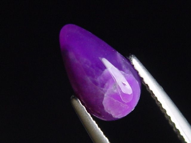 Sugilite 1,67 Ct. pear cabochon - Wessels mine, Kuruman, Southafrica