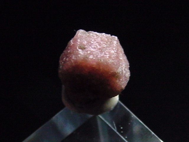 Bixbite / red Beryl crystal 4,5 mm - Topaz mtn., Utah, USA