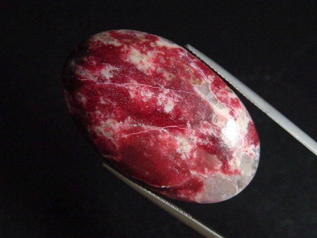 Thulit 55,05 Ct. Oval Cabochon - Lom, Norwegen