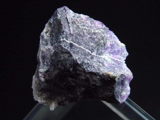 Sugilite specimen 27 mm - Wessels mine, Kuruman, Southafrica