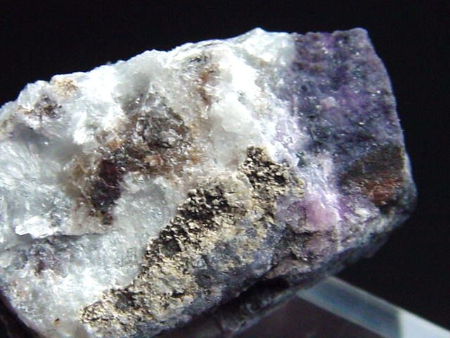 Sugilite specimen 27 mm - Wessels mine, Kuruman, Southafrica