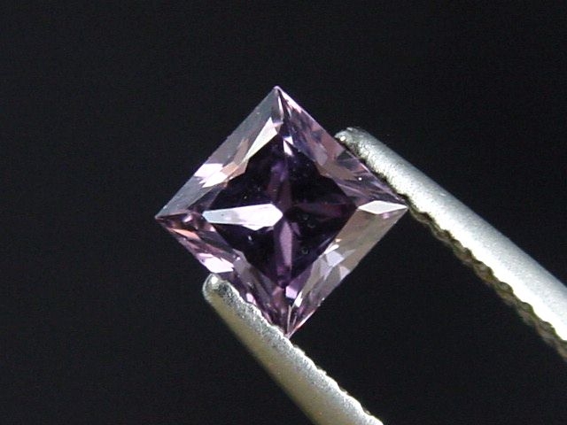 Spinell 0,74 Ct. Carree 5 x 5 mm Sri Lanka