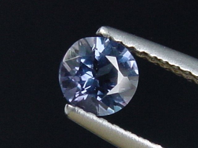 Blauvioletter Spinell 0,62 Ct. Rund 5 mm Sri Lanka