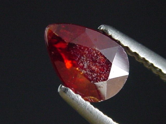 Mangano Tantalit 1,75 Ct. Tropfen facettiert - Itambe, Bahia, Brasilien