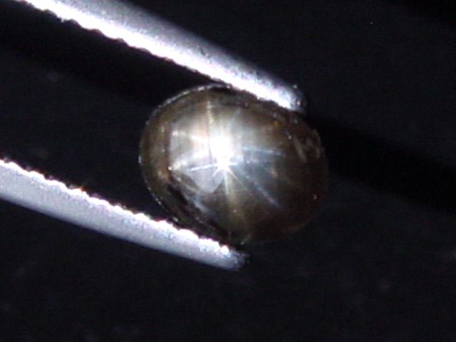 12 Ray Star Sapphire 0,90 Ct. bright star - very rare