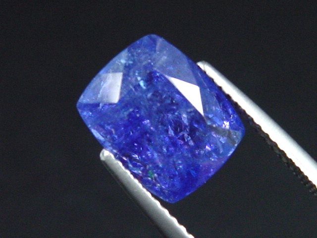 Tanzanite 5,88 Ct. vibrant finest color antique cut