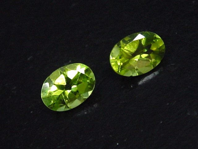 Peridot pair 1,81 Ct. oval Sri Lanka