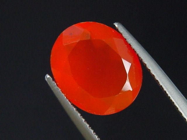 Carnelian 3,70 Ct. glowing orangered oval India