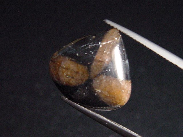 Chiastolith 11,83 Ct. Tropfen Cabochon Australien