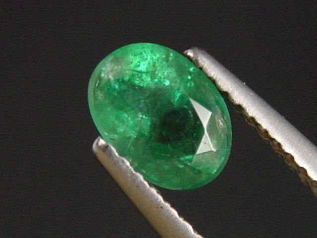 Emerald 0,99 Ct. fine green oval Colombia