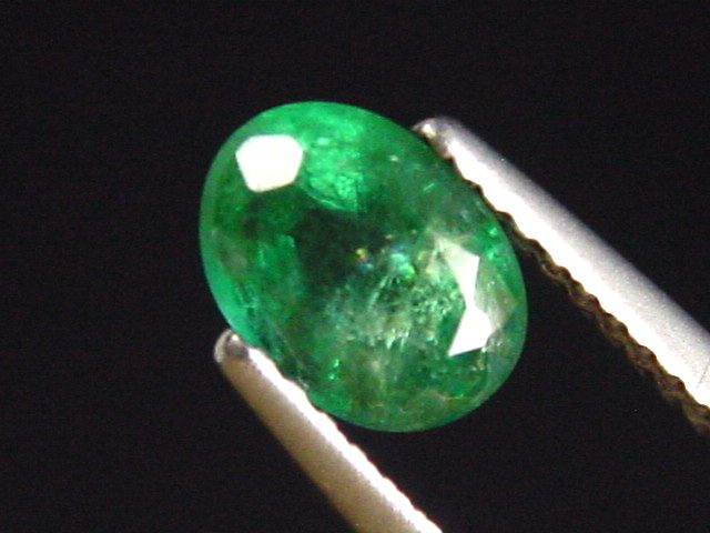 Emerald 0,99 Ct. fine green oval Colombia