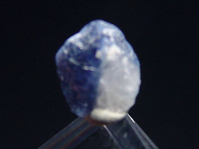 Benitoite 6 mm - San Benito Co., California, USA