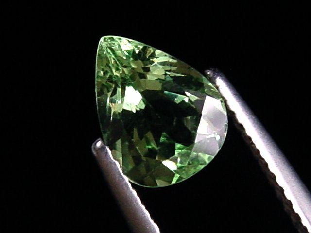 Tsavorite Garnet 1,56 Ct. top color pear