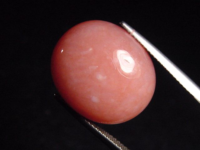 Pink Opal 17,87 Ct. oval cabochon