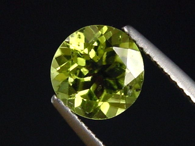 Peridot 1,76 Ct. apple green round