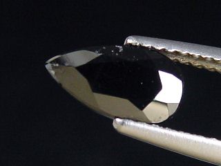 Tantalit 1,95 Ct. Tropfen facettiert selten - Parelhas, Rio Grande do Norte, Brasilien