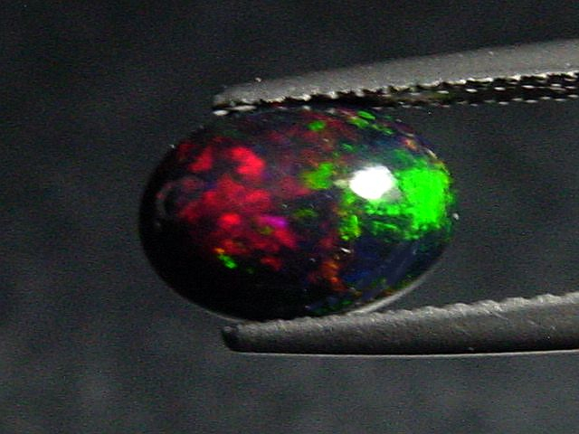 Black Opal 1,50 Ct. treated - oval cabochon