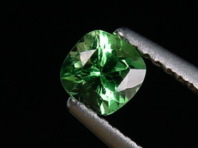 Tsavorite Garnet 0,50 Ct. top color cushion cut