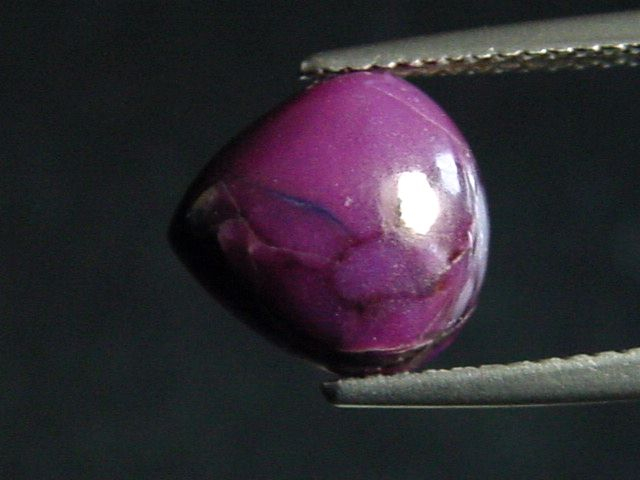 Sugilite 3,53 Ct. pear cabochon