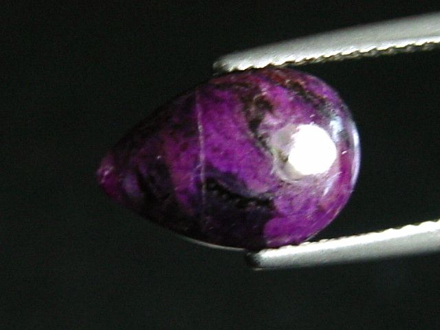 Sugilite 2,16 Ct. pear cabochon