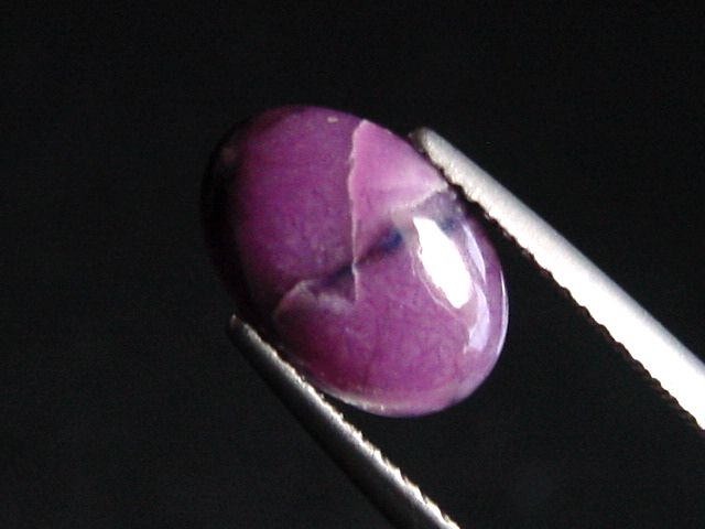 Sugilit 2,10 Ct. Oval Cabochon - Wessels mine, Kuruman, Südafrika