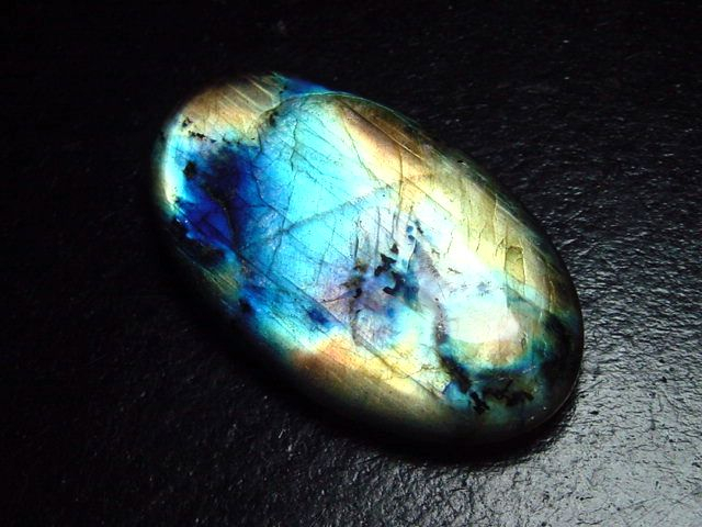 Labradorit 62,51 Ct. Oval Cabochon 41 x 24 mm Australien