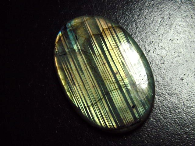 Labradorit 82,73 Ct. Oval Cabochon 47 x 32 mm Australien