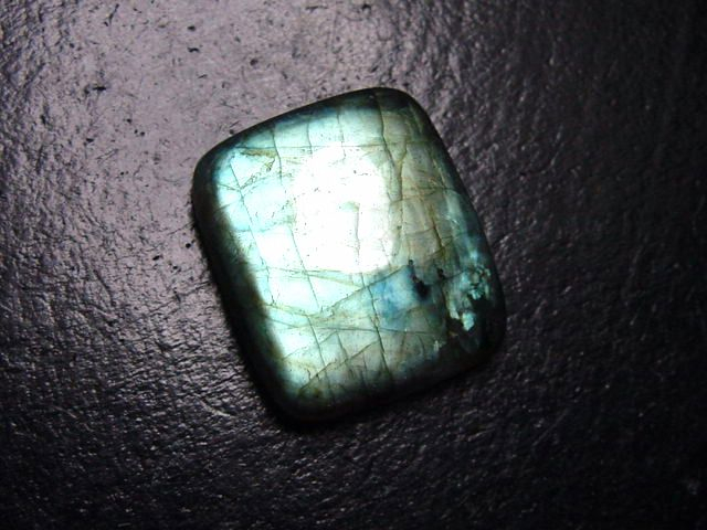 Labradorite 31,68 Ct. cabochon