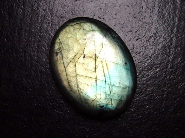 Labradorite 37,75 Ct. cabochon