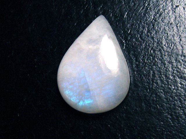 Regenbogenmondstein 13,87 Ct. Tropfen Cabochon 23 x 16 mm