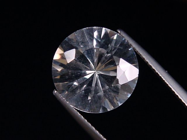 Quartz 7,59 Ct. round cut