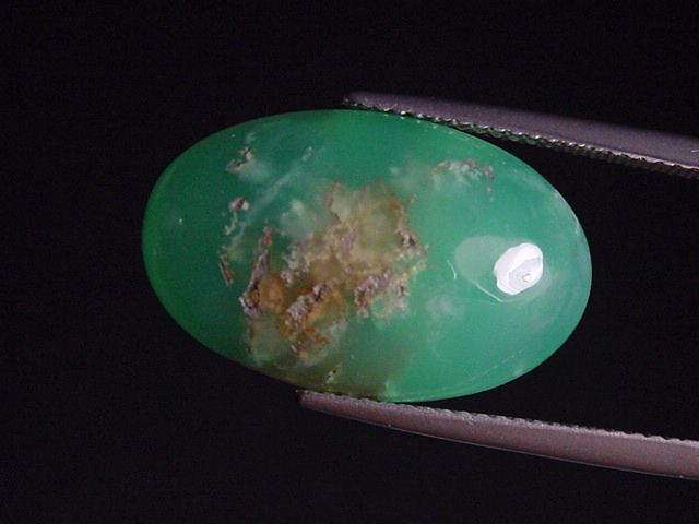 Chrysoprase 13,48 Ct. oval cabochon Brazil