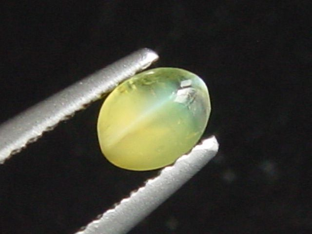 Chrysoberyl cat's eye 0,49 Ct. cabochon