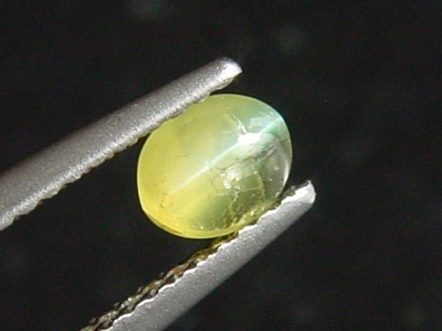 Chrysoberyl cat's eye 0,54 Ct. cabochon