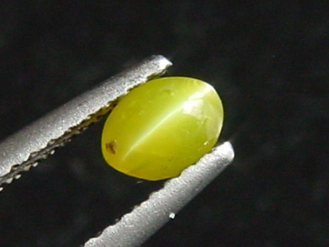 Chrysoberyll Katzenauge 0,47 Ct. Oval Cabochon