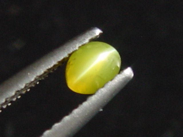 Chrysoberyl cat's eye 0,31 Ct. cabochon