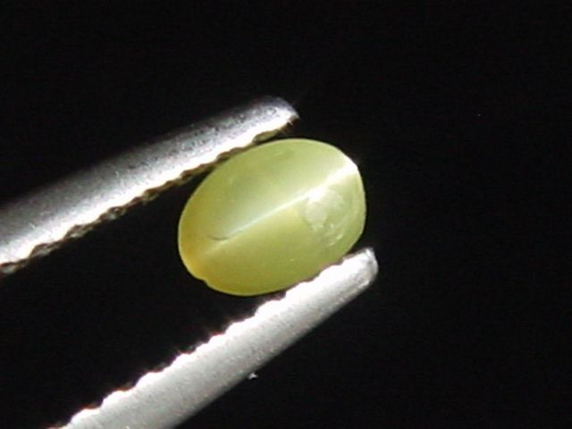 Chrysoberyll Katzenauge 0,31 Ct. Oval Cabochon