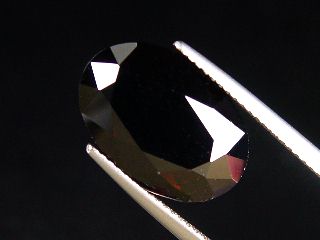 Enstatit 12,42 Ct. selten - oval facettiert Mbeye, Tansania