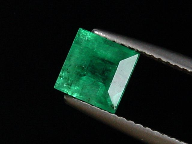 Emerald 1,36 Ct. fine green square